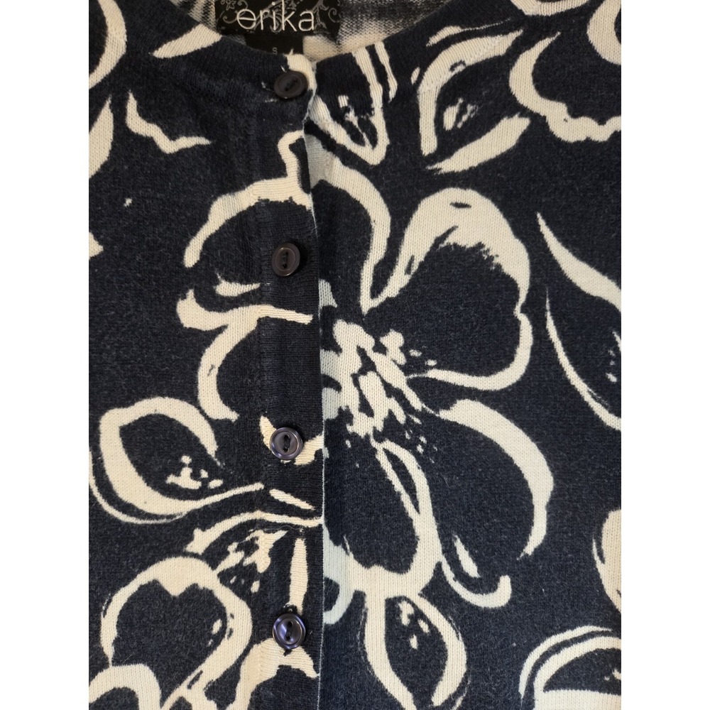 ERIKA Womens‎ Size S Button Up Cardigan Sweater Top Floral Blue White Grannycore - Picture 3 of 12